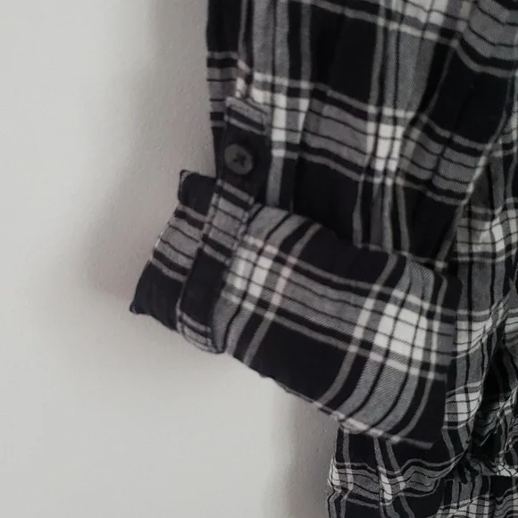 Gap Plaid top in black, gray and white in Medium - Picture 3 of 4